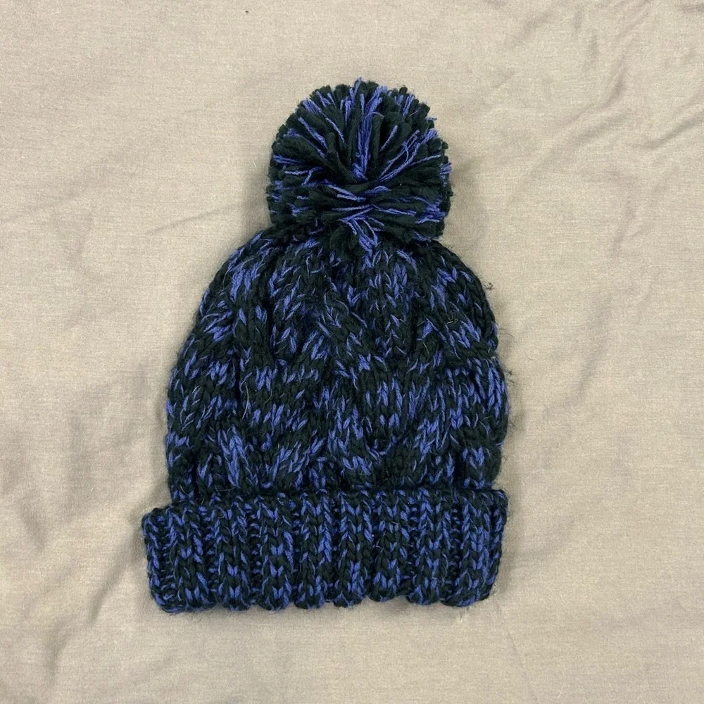 Chunky Cable Knit Blue and Black Pom-Pom Hat